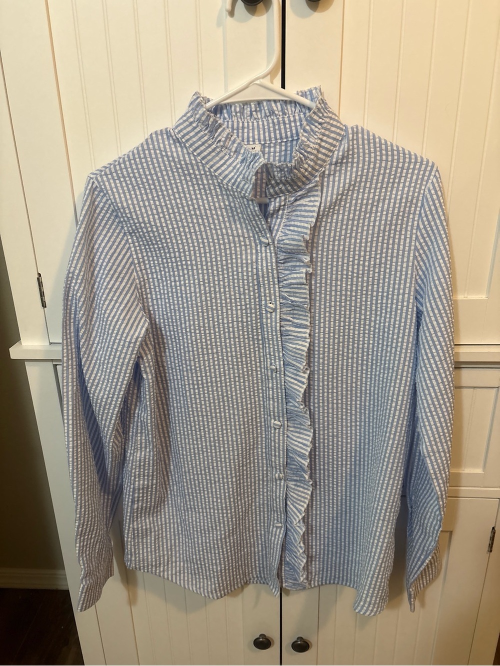Coastal Ruffle Front Seersucker Blouse Size M Blue White Striped Preppy Top